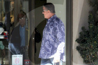 PEOPLE - Sylvester Stallone verschenkt Edelsteine
