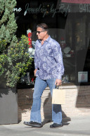 PEOPLE - Sylvester Stallone verschenkt Edelsteine