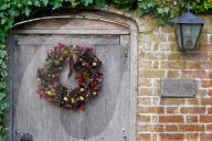 PEOPLE - Blumen für den verstorbenen George Michael in Goring on Thames
