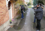 PEOPLE - Blumen für den verstorbenen George Michael in Goring on Thames