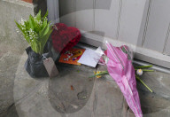 PEOPLE - Blumen für den verstorbenen George Michael in Goring on Thames