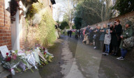 PEOPLE - Grosse Anteilnahme vor George Michael's Haus in London