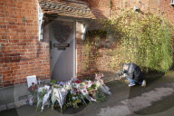 PEOPLE - Grosse Anteilnahme vor George Michael's Haus in London