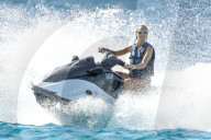 PEOPLE - Lady Victoria Hervey fährt Jet Ski auf Barbados