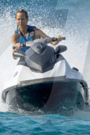 PEOPLE - Lady Victoria Hervey fährt Jet Ski auf Barbados