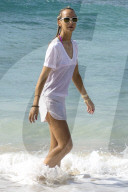 PEOPLE - Lady Victoria Hervey fährt Jet Ski auf Barbados