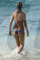 PEOPLE - Lady Victoria Hervey fährt Jet Ski auf Barbados