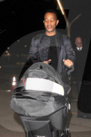 PEOPLE - Chrissy Teigen und John Legend verlassen mit Baby Luna LA