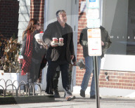 PEOPLE - Alec und Hilaria Baldwin geniessen die Weihnachtstage in den Hamptons