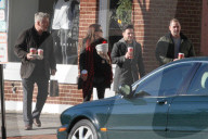 PEOPLE - Alec und Hilaria Baldwin geniessen die Weihnachtstage in den Hamptons