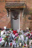 PEOPLE - Ein Blumenmeer vor George Michaels Haus in Goring on Thames