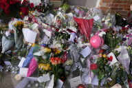 PEOPLE - Ein Blumenmeer vor George Michaels Haus in Goring on Thames