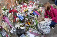 PEOPLE - Ein Blumenmeer vor George Michaels Haus in Goring on Thames