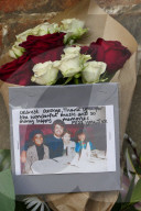 PEOPLE - Ein Blumenmeer vor George Michaels Haus in Goring on Thames