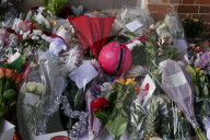 PEOPLE - Ein Blumenmeer vor George Michaels Haus in Goring on Thames