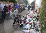 PEOPLE - Ein Blumenmeer vor George Michaels Haus in Goring on Thames