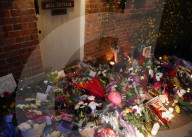 PEOPLE - Ein Blumenmeer vor George Michaels Haus in Goring on Thames