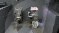 NEWS - Gefangene in Tennessee verschieben WC und können entfliehen