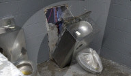 NEWS - Gefangene in Tennessee verschieben WC und können entfliehen