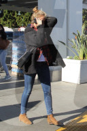 PEOPLE - Cameron Diaz und Benji Madden decken sich im Bristol Farms ein