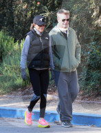 PEOPLE - Lisa Rinna und Mann Harry spazieren durch die Nachbarschaft