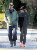 PEOPLE - Lisa Rinna und Mann Harry spazieren durch die Nachbarschaft