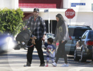 EXKLUSIV - Familie Kunis/Kutcher in Studio City unterwegs