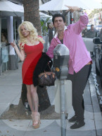 PEOPLE - Courtney Stodden luncht mit einem unbekannten in Beverly Hills