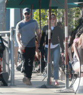 PEOPLE - Chace Crawford mit seiner Freundin in Hollywood unterwegs