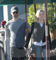 PEOPLE - Chace Crawford mit seiner Freundin in Hollywood unterwegs
