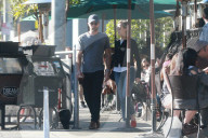 PEOPLE - Chace Crawford mit seiner Freundin in Hollywood unterwegs
