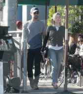 PEOPLE - Chace Crawford mit seiner Freundin in Hollywood unterwegs