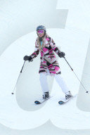 EXKLUSIV - Paris Hilton wedelt in Aspen die Piste runter