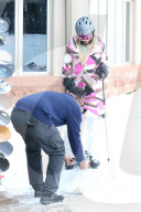 EXKLUSIV - Paris Hilton wedelt in Aspen die Piste runter