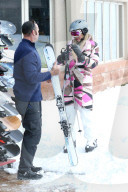 EXKLUSIV - Paris Hilton wedelt in Aspen die Piste runter