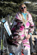 EXKLUSIV - Paris Hilton wedelt in Aspen die Piste runter