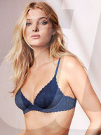 PEOPLE - Elsa Hosk posiert für die Januar-Kollektion von VS
