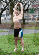 PEOPLE - Fitness-Training im Park:  Marc Jacob's Ex Austin Armacost