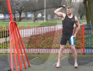 PEOPLE - Fitness-Training im Park:  Marc Jacob's Ex Austin Armacost
