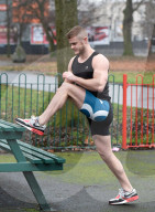 PEOPLE - Fitness-Training im Park:  Marc Jacob's Ex Austin Armacost