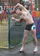 PEOPLE - Fitness-Training im Park:  Marc Jacob's Ex Austin Armacost