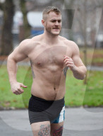 PEOPLE - Fitness-Training im Park:  Marc Jacob's Ex Austin Armacost