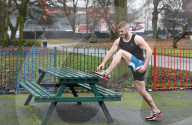 PEOPLE - Fitness-Training im Park:  Marc Jacob's Ex Austin Armacost
