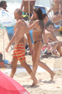 EXKLUSIV - Vincent Cassel erholt sich mit Tina Kunakey in Brasilien
