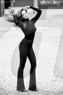 PEOPLE - Jessica Alba posiert für ihre Jeans-Kollektion bei Revolve