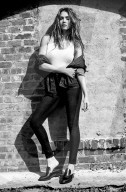 PEOPLE - Jessica Alba posiert für ihre Jeans-Kollektion bei Revolve