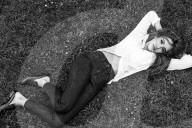 PEOPLE - Jessica Alba posiert für ihre Jeans-Kollektion bei Revolve