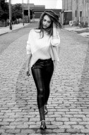 PEOPLE - Jessica Alba posiert für ihre Jeans-Kollektion bei Revolve