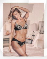 PEOPLE - Rosie Huntington-Whiteley in einer Marks & Spencer Kampagne