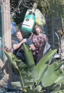 EXKLUSIV - Hat sie was zu feiern? Adele kauft Luftballons